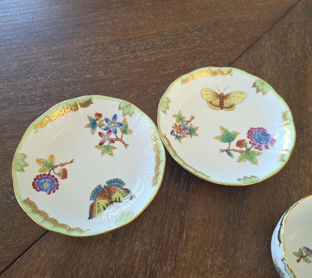 2 HEREND Fine China Demitasse Queen Victoria Teacup and Saucer - Picture 15 of 15